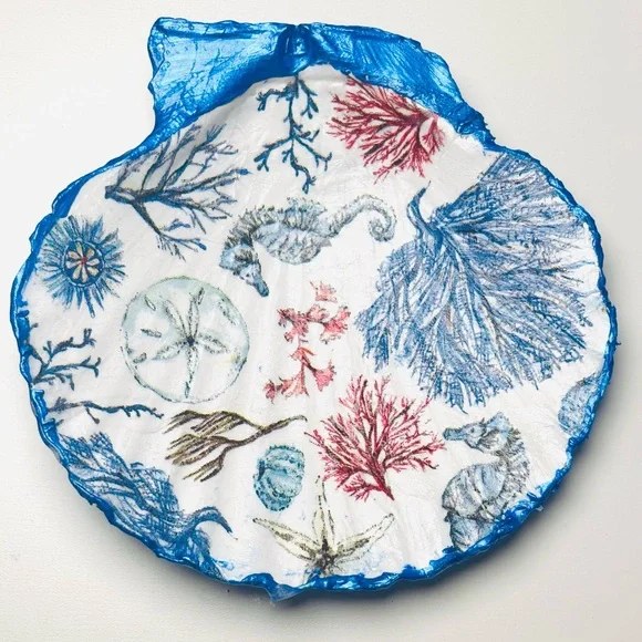 Handmade Scallop Shell Trinket Dish w/ seashell decoupage design. - Picture 2 of 3